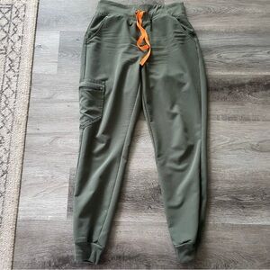 Figs scrub bottoms moss color